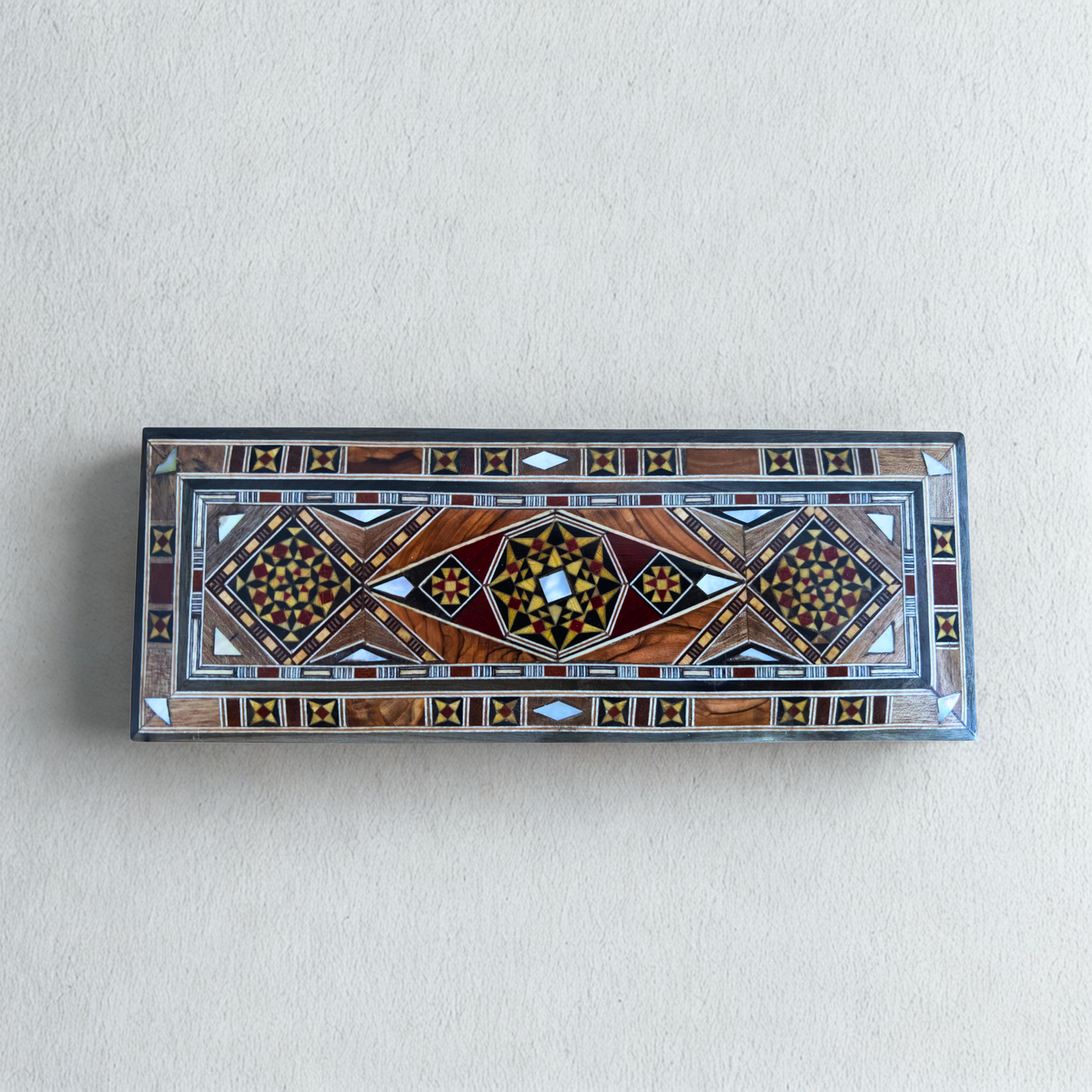 Damasceńskie Pudełko na Biżuterię, Pióra i Różaniec – Ręcznie Wykonane