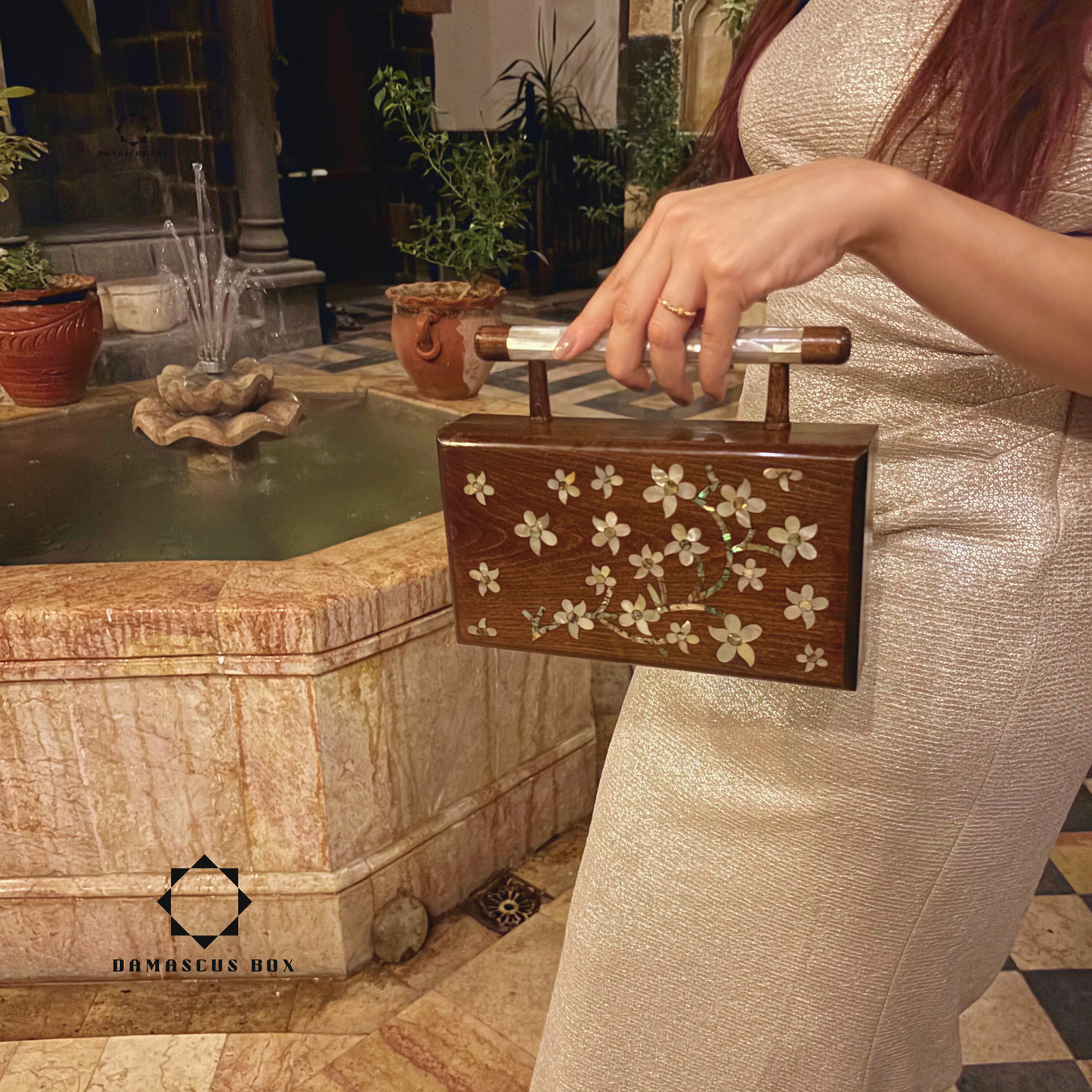 O Jasmim de Damasco – Bolsa Damasquina de Nogueira com Madrepérola e Forro em Brocado