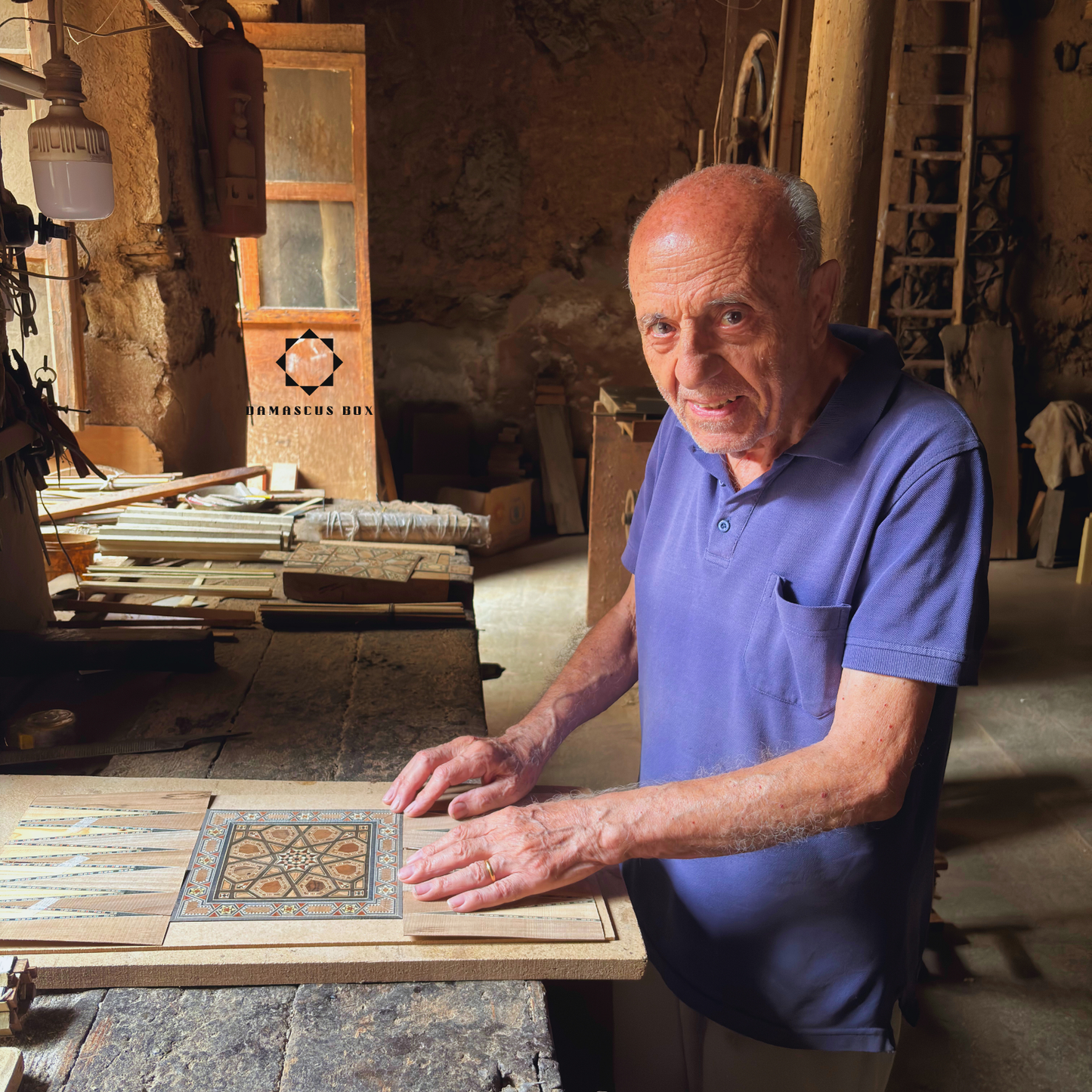 Handgefertigte Damaszener Mosaikbox von Meister Gaby Al Dayeh – Perlmutt & Samt Eleganz