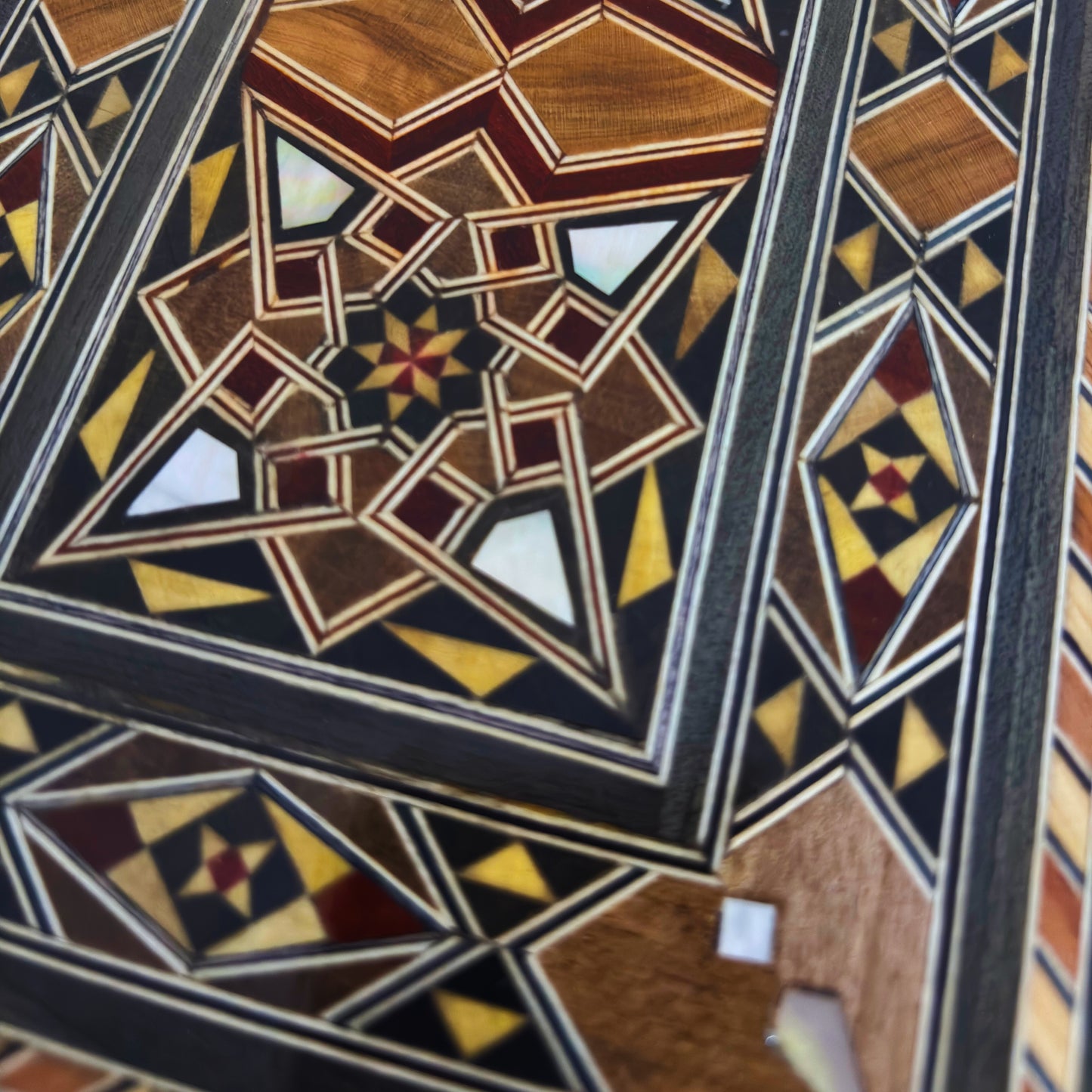 Damaszener Mosaik-Handtasche mit Perlmutt – Handgefertigte Orientalische Eleganz