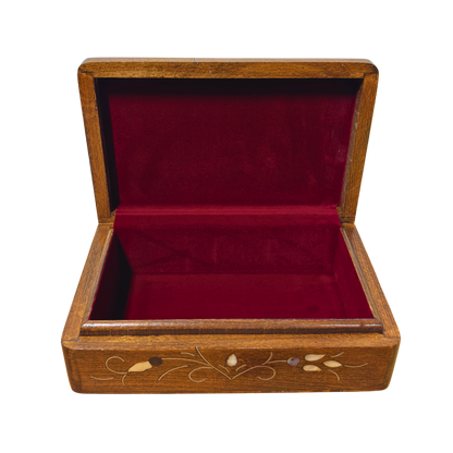 صندوق دمشقي فاخر – تطعيم بالصدف وبراعة المشغل العربي