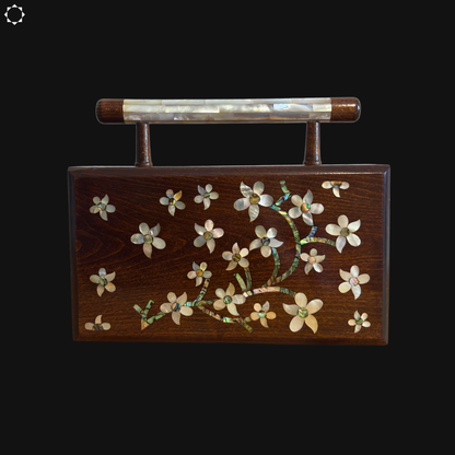 O Jasmim de Damasco – Bolsa Damasquina de Nogueira com Madrepérola e Forro em Brocado
