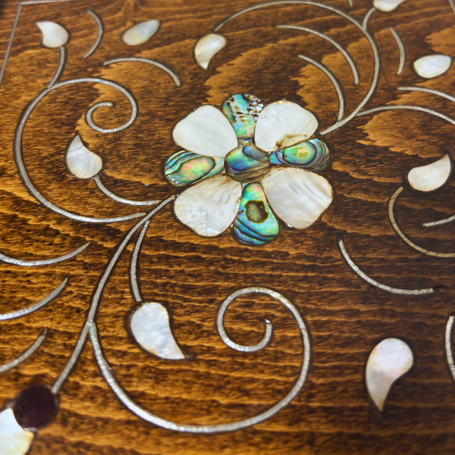 Handgemaakte Damaskus Luxe Doos – Parelmoer & Fluweel