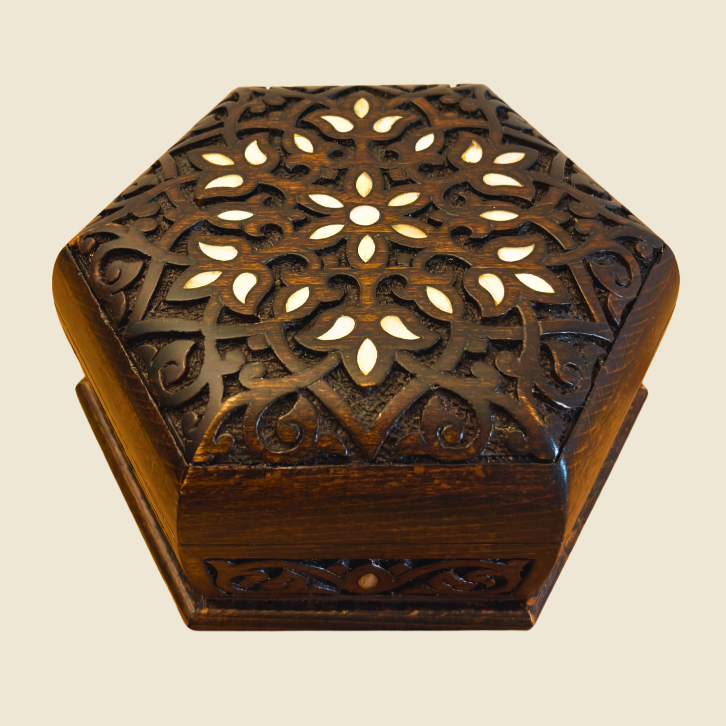 Handcrafted Luxury Carved Box – Mother of Pearl & Velvet Elegance