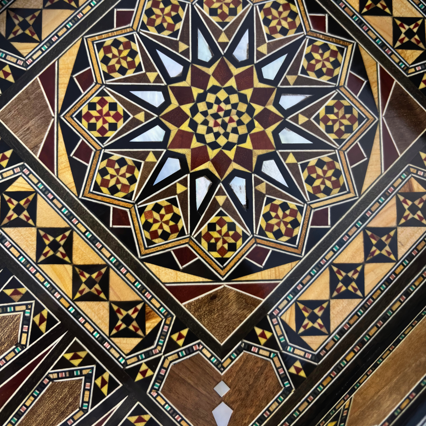 Set di Scacchi e Backgammon Heritage – Artigianato Damasceno in Mosaico