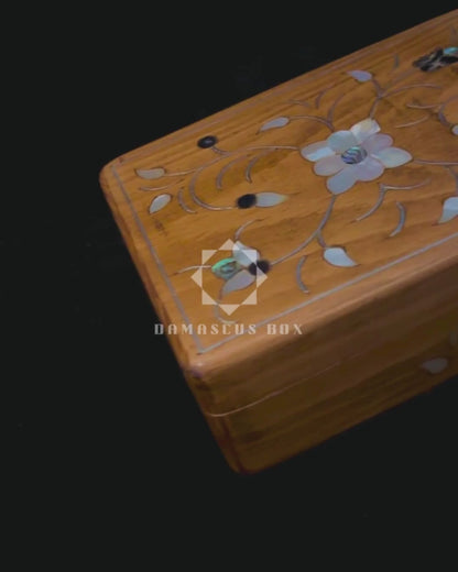 Caja Damasquina de Lujo Hecha a Mano – Nácar y Terciopelo