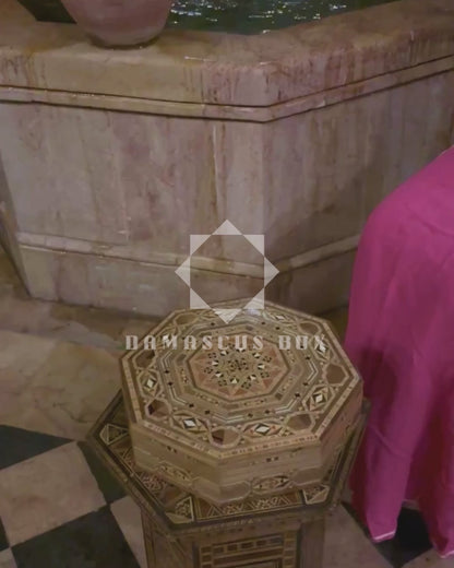 صندوق موزاييك دمشقي – مطعّم خشب فاخر مع مخمل أحمر داخلي