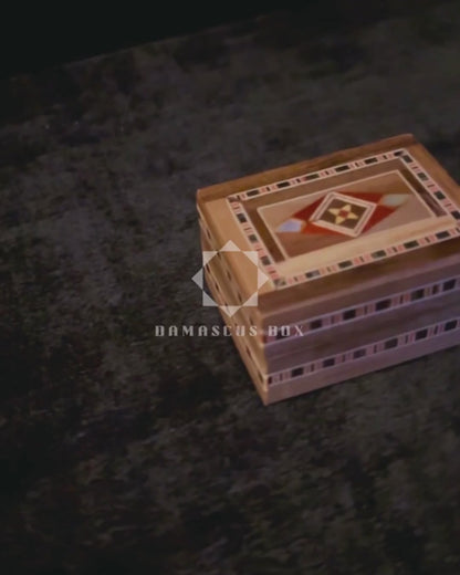 صندوق خاتم موزاييك دمشقي – حرفة يدوية وأناقة مخملية